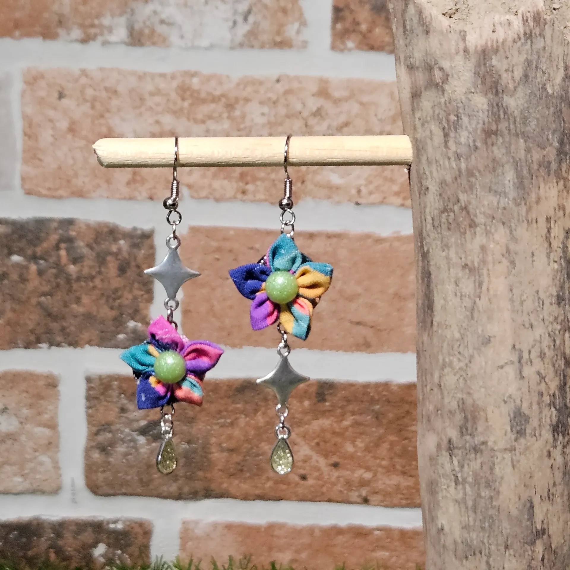 Boucles d'oreilles florales argentés Songes Multicolores